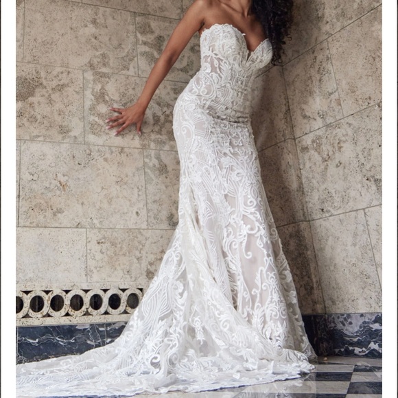 Vow’d Peacock Wedding Dress 🧜🏽♀️ - Picture 1 of 10